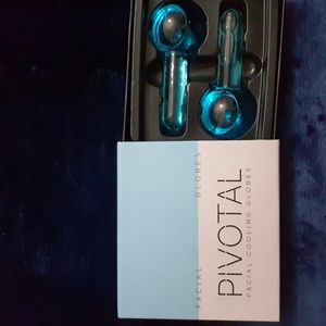 Pivotal Facial Cooling Globes